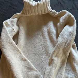 Textured cotton turtleneck.